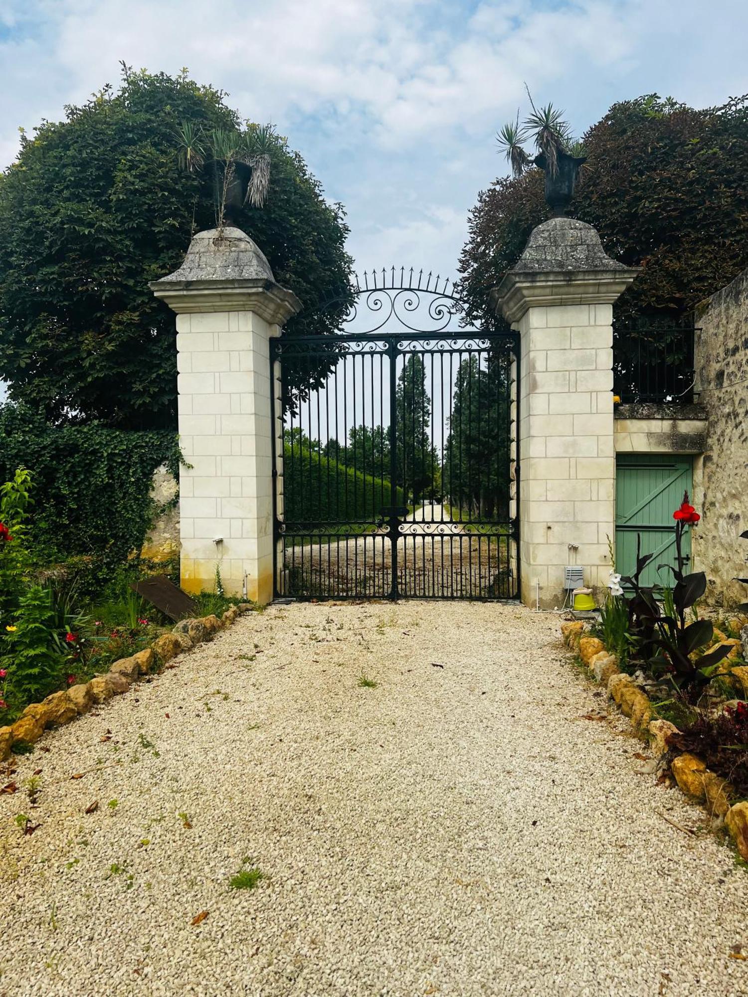 Allonnes  Chateau De La Thibaudiere - Chambre Du Tonneau المظهر الخارجي الصورة