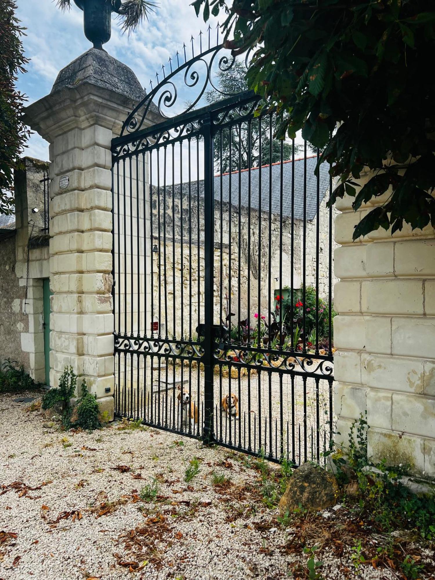 Allonnes  Chateau De La Thibaudiere - Chambre Du Tonneau المظهر الخارجي الصورة